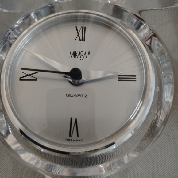 Mikasa Vintage Solitaire Crystal Clock - Picture 9 of 14